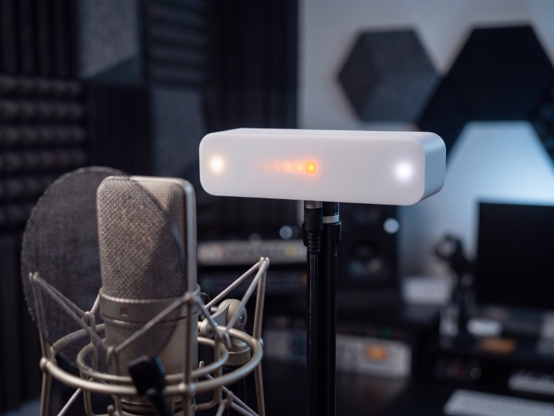 Vistanome in a recording booth with orange beat color.